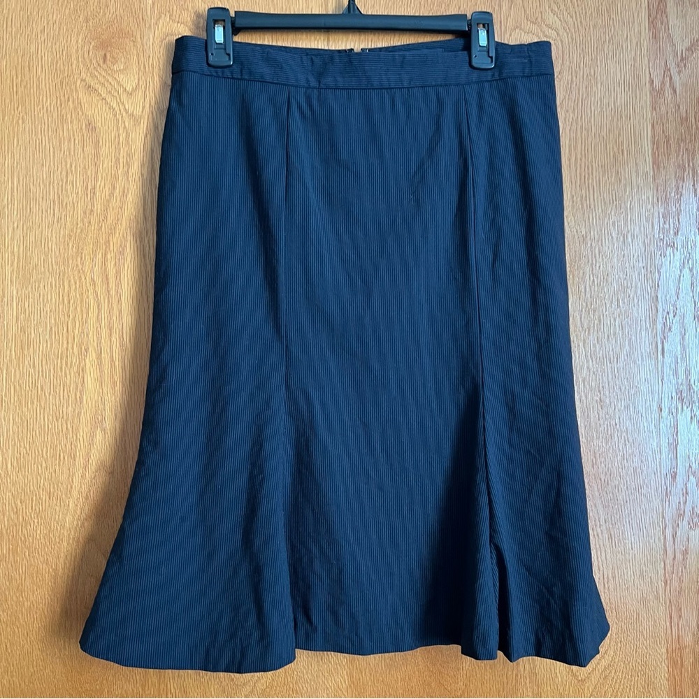 Banana Republic size 8 gray pinstriped wool blend skirt - Picture 9 of 10